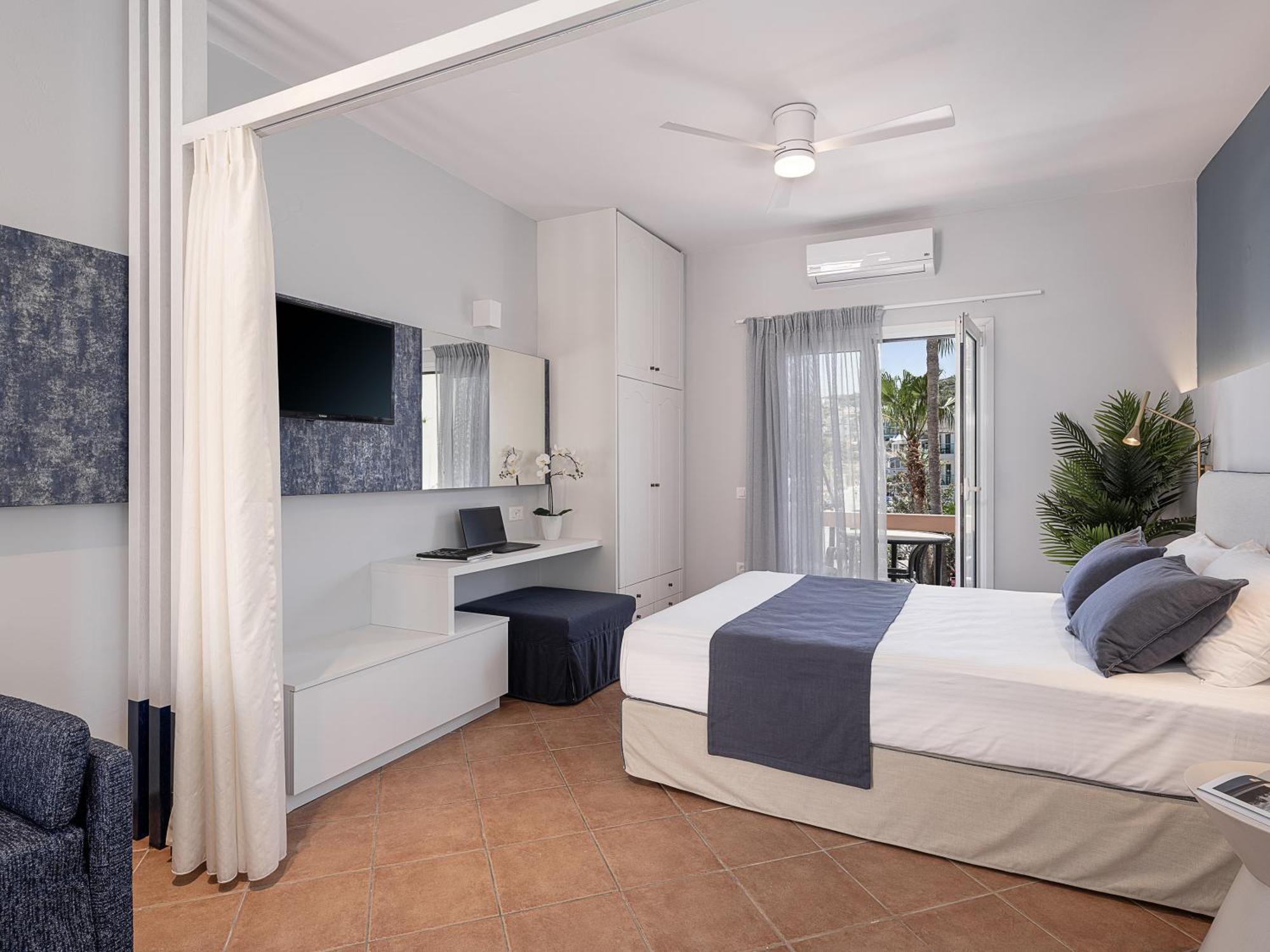 Elena Seafront Luxury Apartments Almirida Екстериор снимка